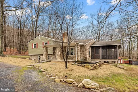 1226 Henry Dr, Winchester, VA 22602