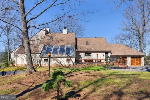 2206 Indian Hollow Rd, Winchester, VA 22603