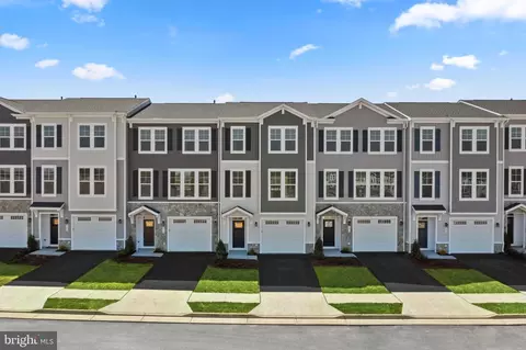 141 Choke Cherry Ct, Lake Frederick, VA 22630