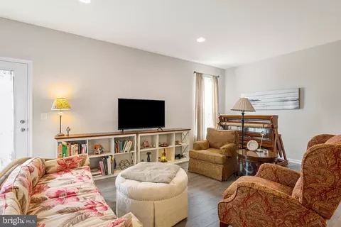 Living - 122 Interlace, Stephenson, VA 22656 photo 3 of 5