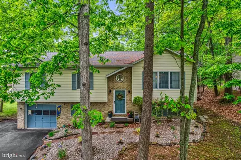 1224 Lakeview Dr, Cross Junction, VA 22625