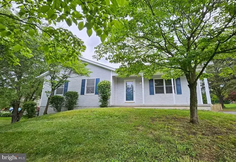 102 Pioneers Rd, Winchester, VA 22602