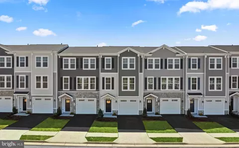 134 Leather Flower Dr, Lake Frederick, VA 22630