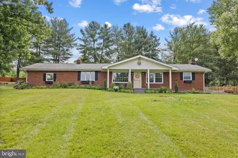5533 Middle Rd, Winchester, VA 22602