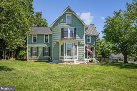 7894 Church St, Middletown, VA 22645