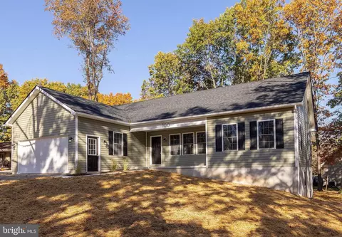 100 Greenwood Ct, Cross Junction, VA 22625