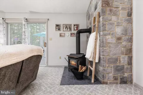 Entry Way - 260 Ridings Ln, White Post, VA 22663 photo 6 of 7