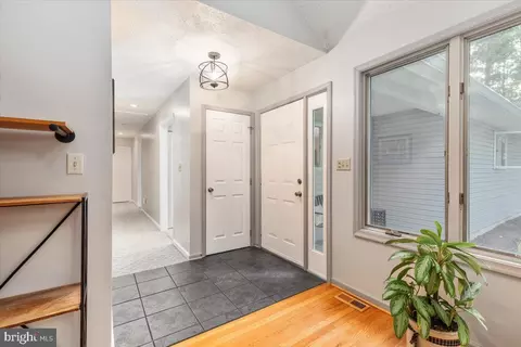 Entry Way - 260 Ridings Ln, White Post, VA 22663 photo 3 of 7