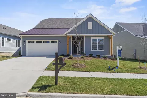 111 Cowbird St, Lake Frederick, VA 22630