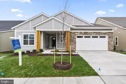 106 Cowbird St, Lake Frederick, VA 22630