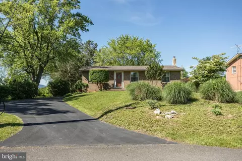 2111 First St, Middletown, VA 22645 photo 2