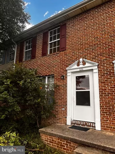 126 Little River Dr, Winchester, VA 22602