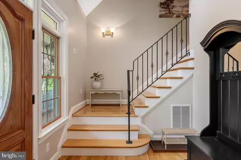 Entry Way - 131 Good Earth Ln, Gore, VA 22637 photo 5 of 8