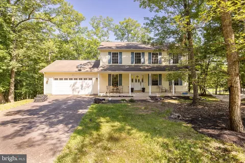 800 S Lakeview Dr, Cross Junction, VA 22625