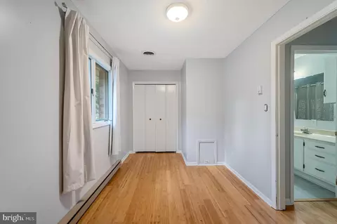 Bedroom - 319 Masters Dr, Cross Junction, VA 22625 photo 2 of 5