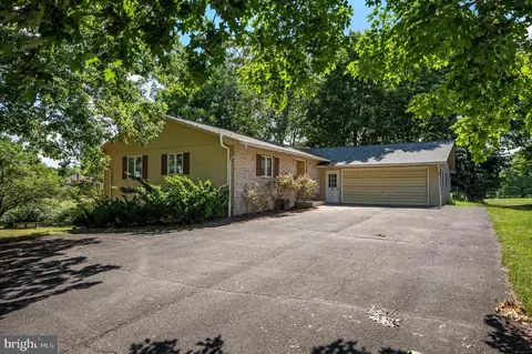 Exterior - 319 Masters Dr, Cross Junction, VA 22625 photo 2 of 8