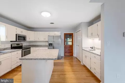 Kitchen - 319 Masters Dr, Cross Junction, VA 22625 photo 1 of 4