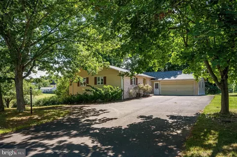 319 Masters Dr, Cross Junction, VA 22625