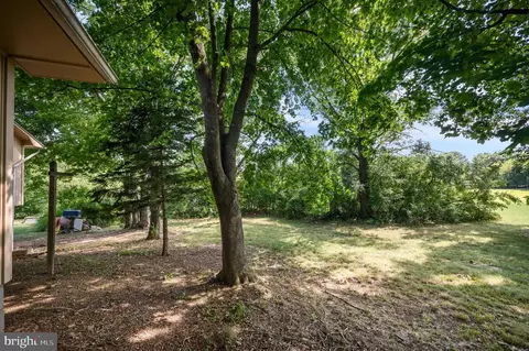 Exterior - 319 Masters Dr, Cross Junction, VA 22625 photo 3 of 8