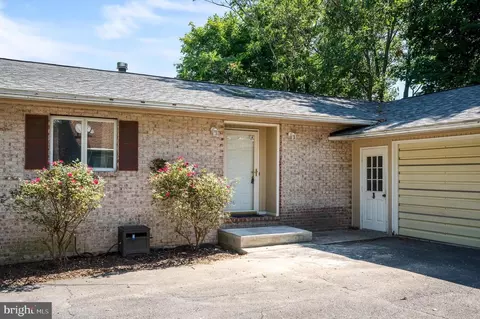 Exterior - 319 Masters Dr, Cross Junction, VA 22625 photo 8 of 8