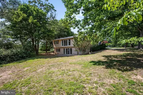 Exterior - 319 Masters Dr, Cross Junction, VA 22625 photo 4 of 8