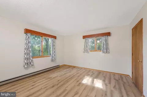 Bedroom - 319 Masters Dr, Cross Junction, VA 22625 photo 5 of 5
