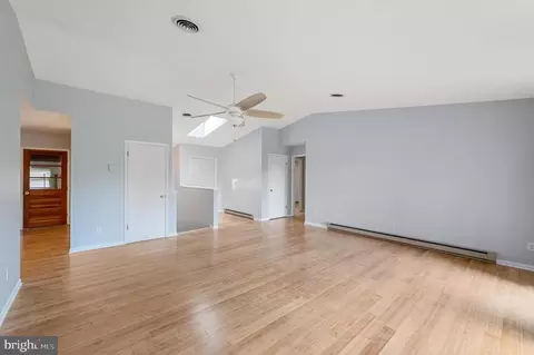 Living - 319 Masters Dr, Cross Junction, VA 22625 photo 2 of 5