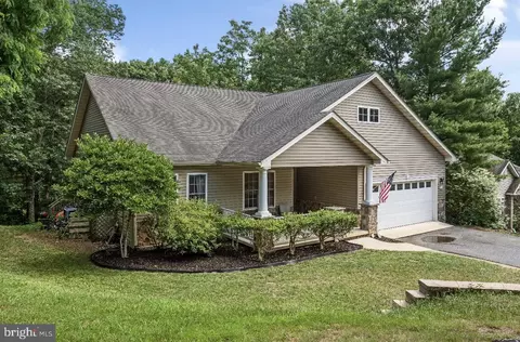611 Lakeview Dr, Cross Junction, VA 22625