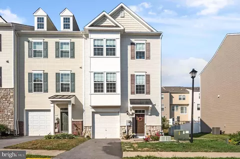 240 Schramm Loop, Stephens City, VA 22655