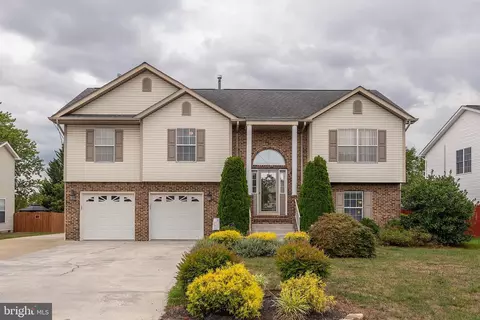 308 Montgomery Cir, Stephens City, VA 22655