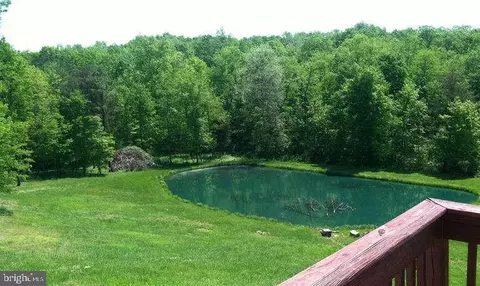 102 Beaver Creek Trl, Cross Junction, VA 22625