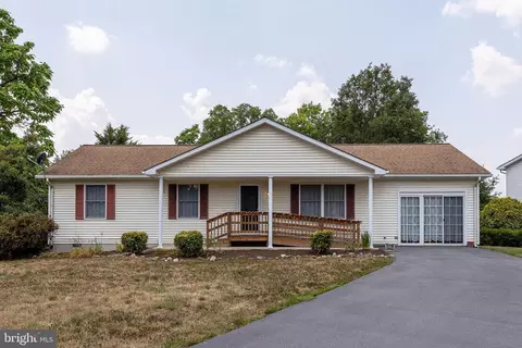 105 Price Dr, Winchester, VA 22602
