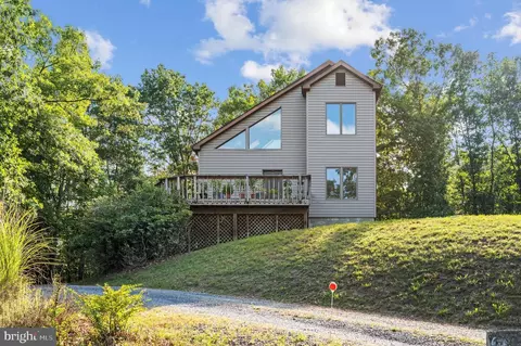 1232 Lakeview Dr, Cross Junction, VA 22625