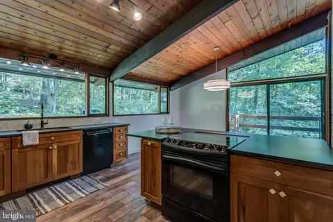 412 Spring Valley Dr, Winchester, VA 22603