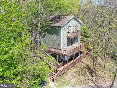 630 Lakeview Dr, Cross Junction, VA 22625