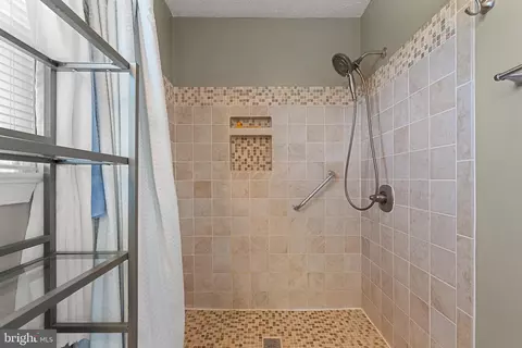 Bath - 168 Featherstone Ct, Stephenson, VA 22656 photo 1 of 4