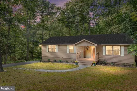 104 Dogwood Dr, Cross Junction, VA 22625