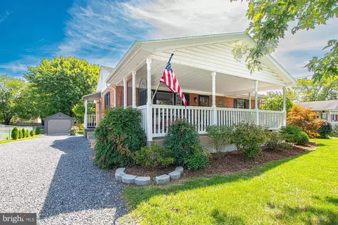 7754 Church St, Middletown, VA 22645