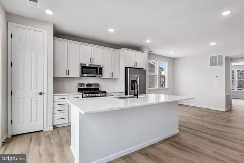 135 Midsummer Ln, Middletown, VA 22645 photo 4