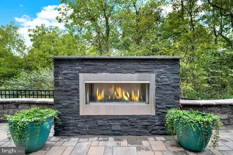 130 Atlantis Ln, Lake Frederick, VA 22630