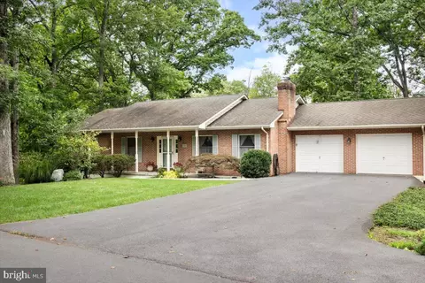 138 Stuart Dr, Winchester, VA 22602 photo 2