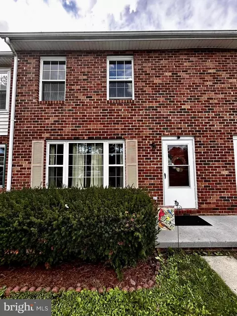 102 Warren Cir, Stephens City, VA 22655