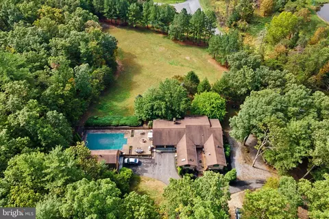 1802 Chestnut Grove Rd, Winchester, VA 22603