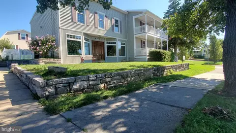 7994 Main St, Middletown, VA 22645