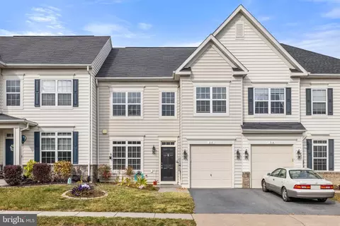 212 Bowling Green Cir, Stephens City, VA 22655