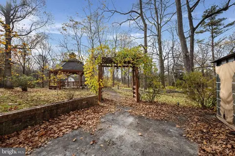 Exterior - 6953 Middle Rd, Middletown, VA 22645 photo 4 of 15