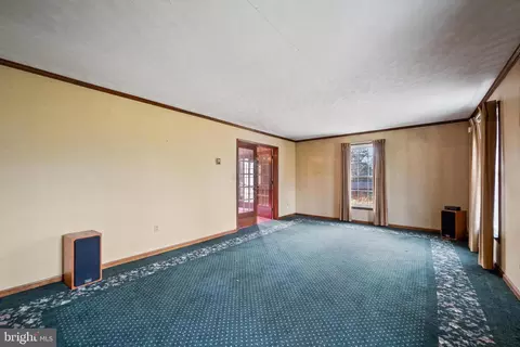 Living - 6953 Middle Rd, Middletown, VA 22645 photo 2 of 4