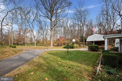 Exterior - 6953 Middle Rd, Middletown, VA 22645 photo 14 of 15