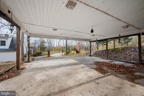 Exterior - 6953 Middle Rd, Middletown, VA 22645 photo 7 of 15
