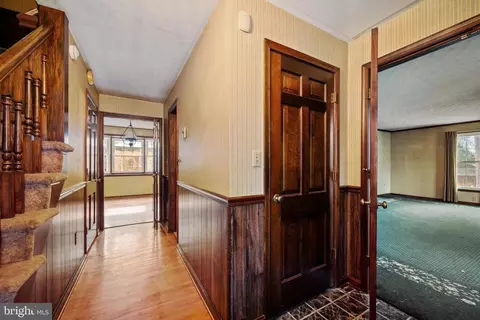 Entry Way - 6953 Middle Rd, Middletown, VA 22645 photo 2 of 4